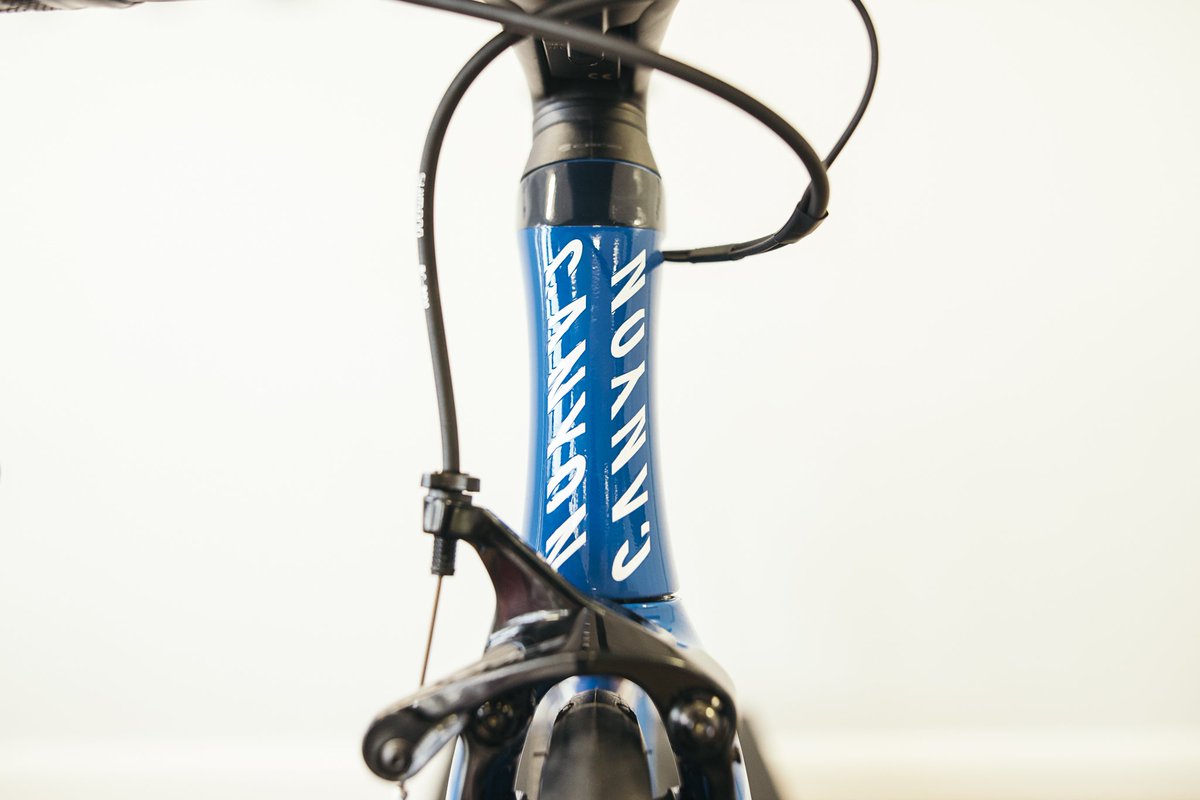 CanyonUK's tweet photo. BLUE IS THE NEW BLACK πΉ
Take a closer look at the 2019 @canyondhbbloor #AeroadCF SLX π
π· Rafal Skiendzielewski https://t.co/xdxr6Fqvno