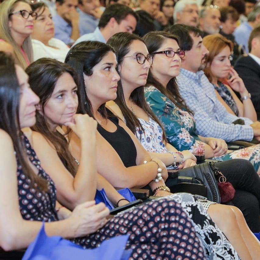 uandresbello's tweet photo. Estamos con el Seminario Vinculación con el Medio en Casona. Nuestro rector José Rodríguez dio el inicio del evento y ahora el sociólogo e investigador, Nicolás Fleet, está con la charla inaugural. https://t.co/X1xjp1BzDI