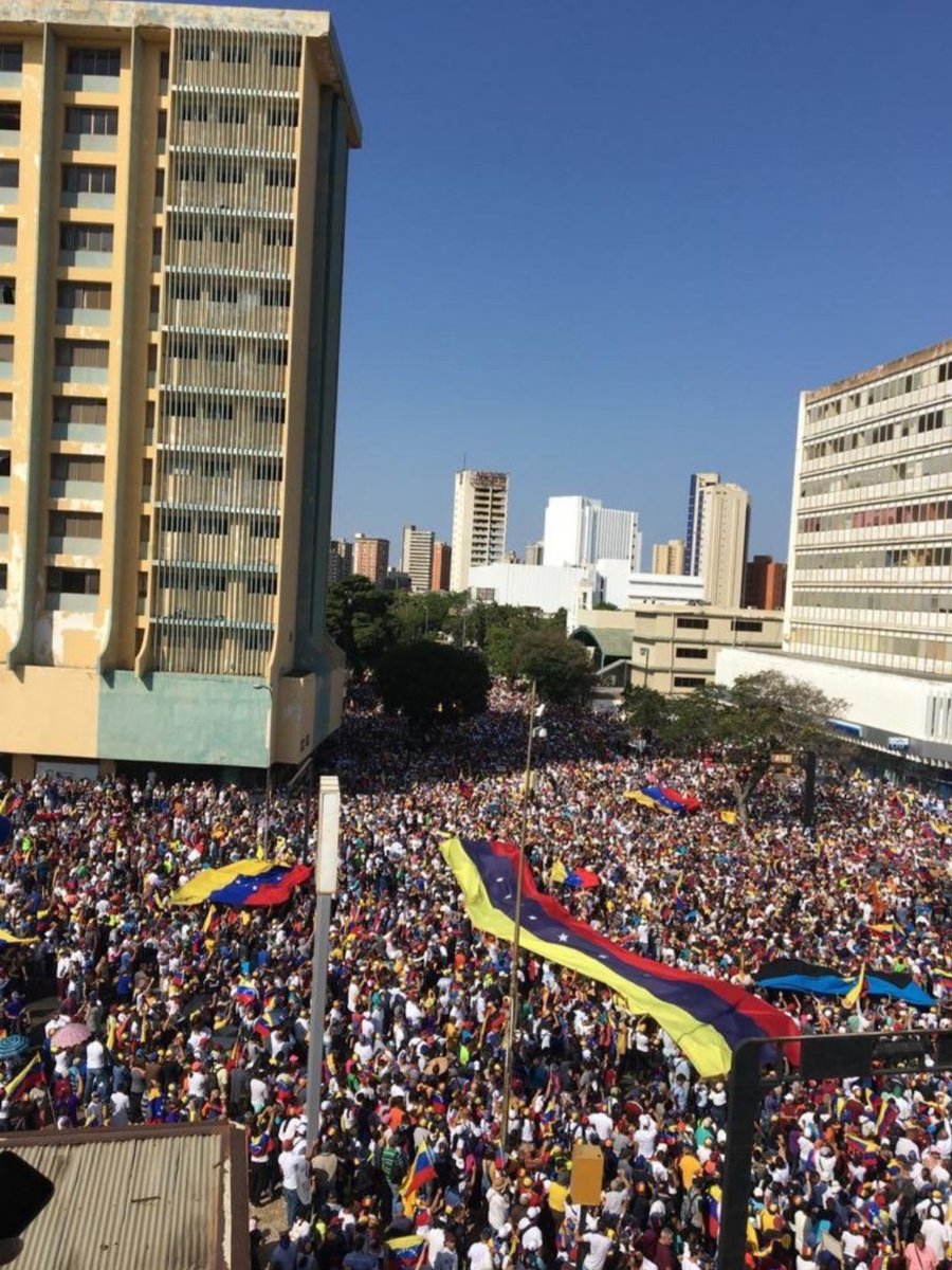 DarthGipsy's tweet photo. Esto es #Maracaibo, señor turista... 🎶

#GritemosConBrio #AbajoCadenas #23E https://t.co/0MZ7KKlz2v
