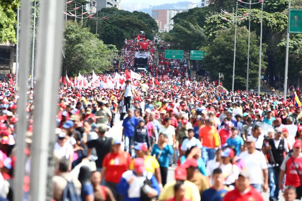 VillegasPoljak's tweet photo. #EnFotos | Manifestación Bolivariana rumbo a la Plaza O’Leary en defensa de #Venezuela y contra la intervención extranjera hoy #23Enero #23Ene #23E #LealesSiempreTraidoresNunca https://t.co/pkiPkjqnhc