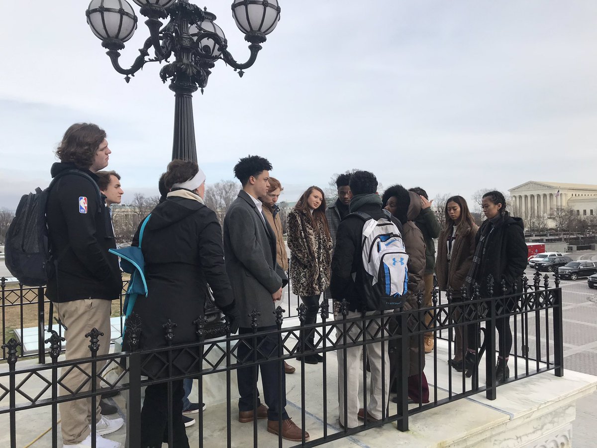 victakacs's tweet image. @StPiusX students meeting Congresswoman Sheila Jackson Lee (@JacksonLeeTX18 ) on the Steps of the Chamber of the US House of Representatives. @USHouseofReps @HoustonChron @CloseUp_DC #PanthersInDC