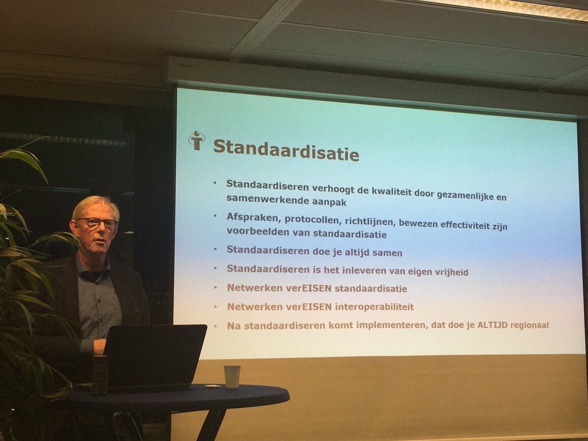 Quintus Bosman breekt een lans voor een regionale visie op zorgontwikkelingen. “Het gaat niet om welke keuze, het gaat om een keuze” <a href="/Nictiz/">Nictiz</a> #ehealthweek2019 #uwzorgonlinechallenge