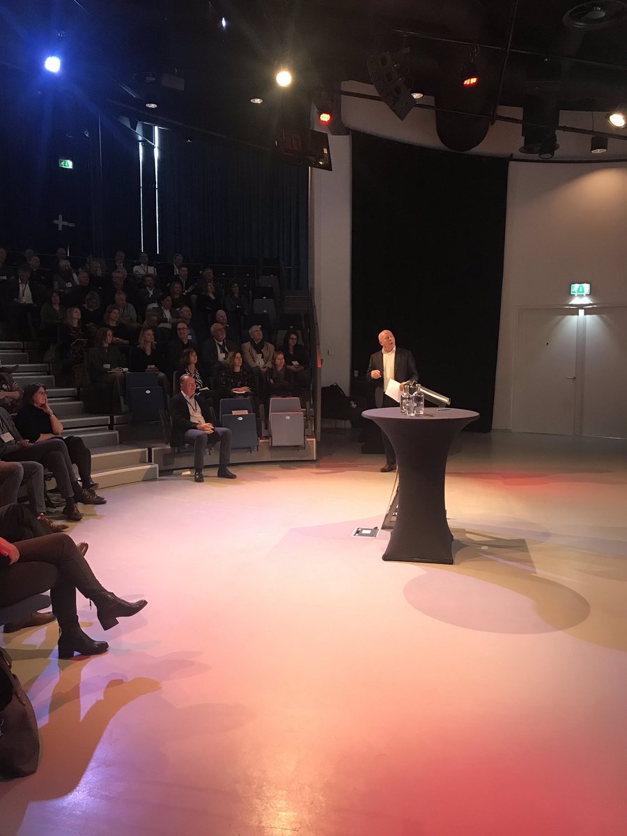 ‘Thought leadership is nadenken en in het kort kunnen vertellen welke kant het opgaat’, vertelt <a href="/WillemVerbeke/">Willem Verbeke</a>, professor Sales en Accountmanagement, tijdens zijn lezing. #Hijmanslezing #Driebergen