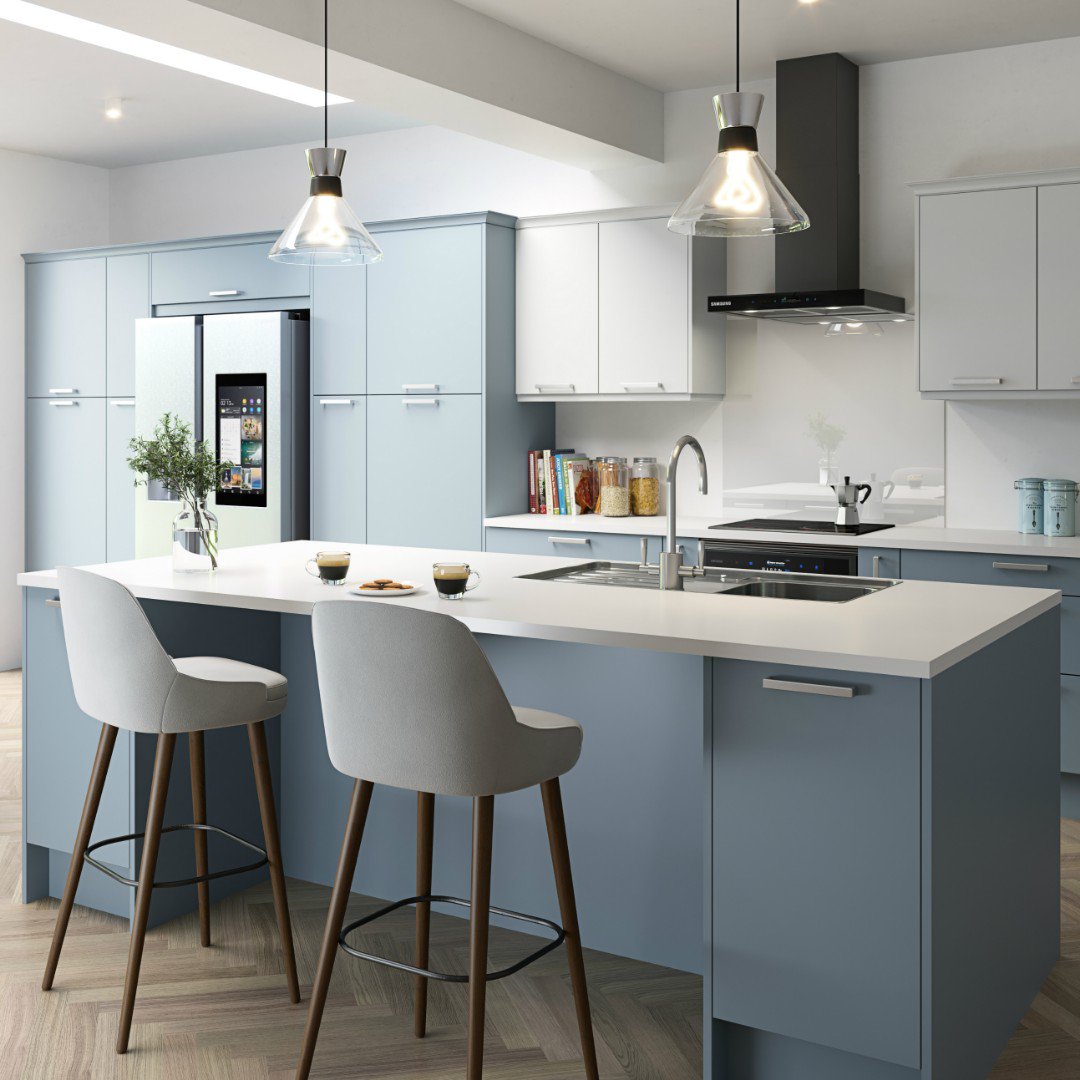 MagnetUK's tweet image. Like the brisk morning air as you take a stroll along a beach hut lined, sandy shoreline. ⛵ Introducing Pilot Blue, one of 20 gorgeous new shades in our #MagnetCreate colour collection. 🎨 Discover the full range here: ow.ly/cuwl30nlwAI #BlueKitchens #ColourScheme #Kitchen