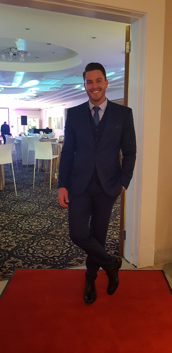 MNet's tweet image. .@Lee_Thompson_ looking super suave tonight for the media. #TheBachelorSA ⚘ #MNetCaseFile