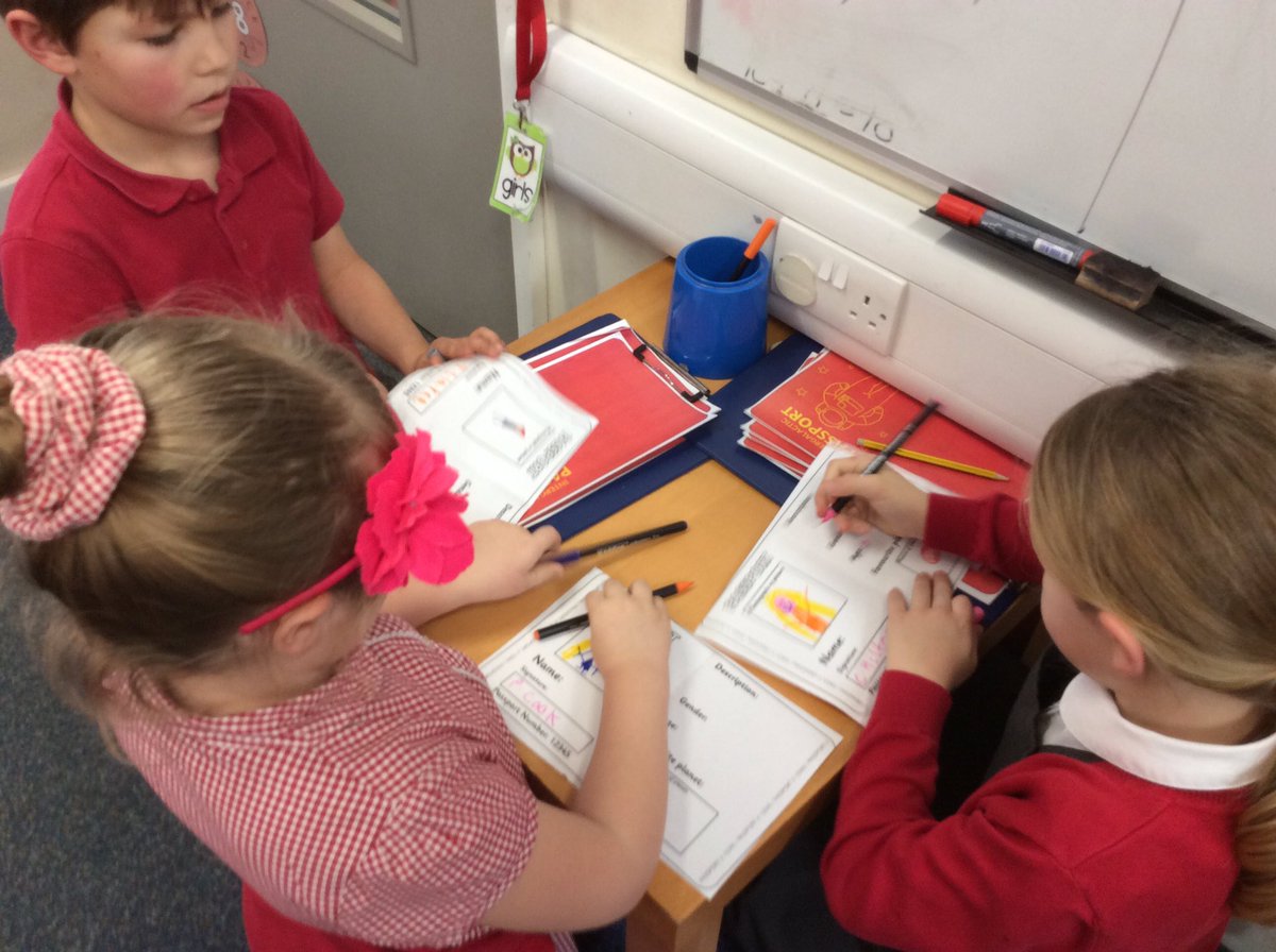 TheEllisY5's tweet image. Making our passports to space. #enquirylearning #ourofthisworld