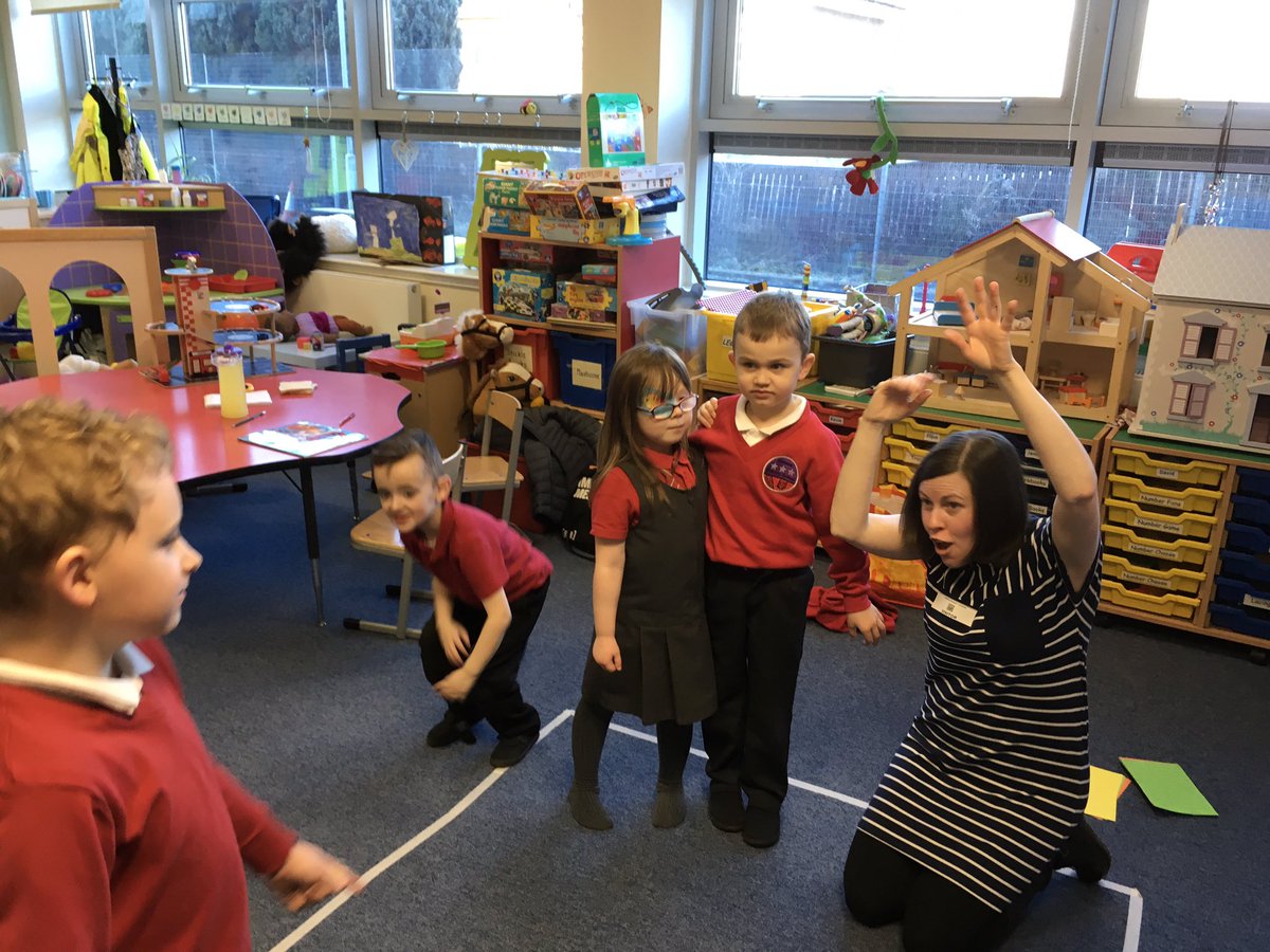 AngelaDrama's tweet image. Today I was at @CleevesPS in #Glasgow for the #HearMyVoice project. We had fun doing mime and the pupils were introduced to my #PaperPuppet from the #CC #CreateAPuppetCreateYourself project. @EUErasmusPlus @citizenstheatre #Nurture @GlasgowNurture What a joyous morning! 🤩