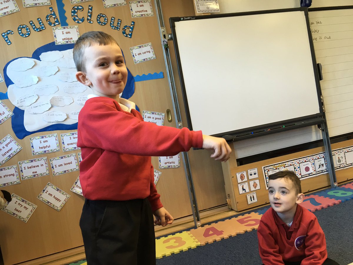 AngelaDrama's tweet image. Today I was at @CleevesPS in #Glasgow for the #HearMyVoice project. We had fun doing mime and the pupils were introduced to my #PaperPuppet from the #CC #CreateAPuppetCreateYourself project. @EUErasmusPlus @citizenstheatre #Nurture @GlasgowNurture What a joyous morning! 🤩