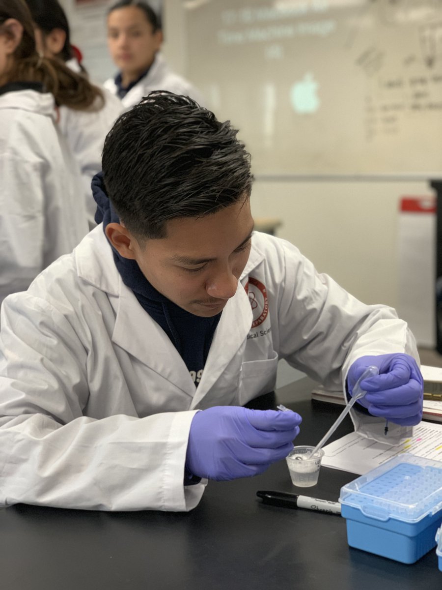 mscp_hs's tweet photo. #biomedicalsciencewednesday Students testing their own DNA to see if they carry the gene that can taste bitterness. #pltwbiomedicalscience @PLTWorg https://t.co/4NsUjZGrQY