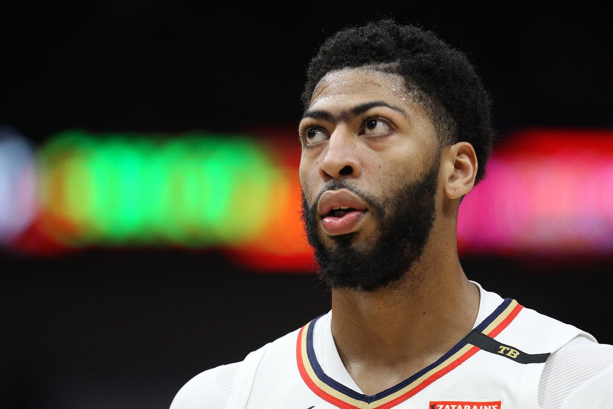 BleacherReport's tweet photo. Anthony Davis doesn't intend to request a trade, will wait until the off-season to make a 'full evaluation' of his future with the Pelicans, per @ShamsCharania 

https://t.co/Fi9MDxxg5t https://t.co/pwTdnRjZy3