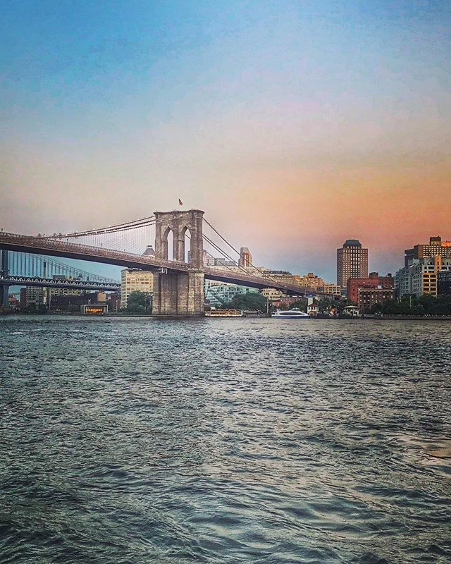 365DaysofBaking's tweet photo. “Be Happy for this moment.
This moment is your life.”
~ Omar Khayyam
.
#quotestoliveby #wednesdaywisdom #brooklynbridge #omarkhayyam #pier17 #nycityworld #nycviews #brooklynviews #nycsummer #bridge #thoughtfortheday #behappy #lifemoments #breathedeep #aa… https://t.co/gRT09PJrcy https://t.co/yxjbjDy2t2