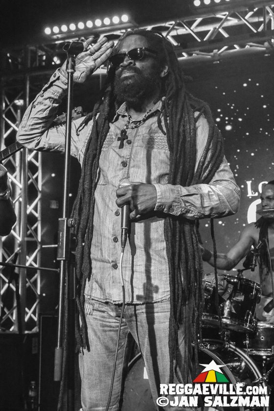 SpiritualReggae's tweet photo. The light of this world is not a mystery Stand Up To Rasta! photo by Jan Salzman for @reggaeville   #rasta #reggae https://t.co/6YkiDYYhJe