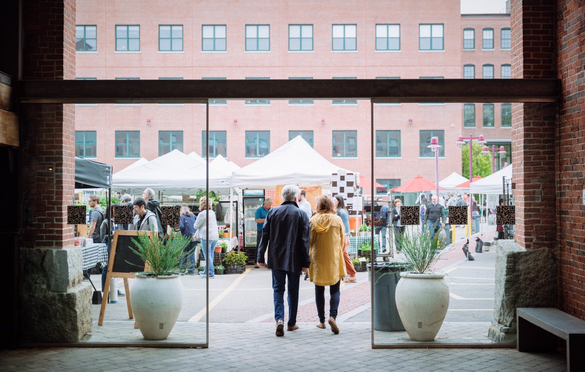 Walking into market season like...🚶‍♂️🚶‍♀️Have you applied to be a vendor for the 2019 season yet? Tag your maker friends in the comments to remind them to apply! 
sowaboston.com/sowa-open-mark…