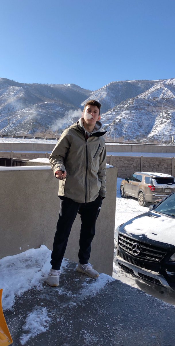 kyle_grudek's tweet photo. 🏂🏂 https://t.co/zi8TJBlabh