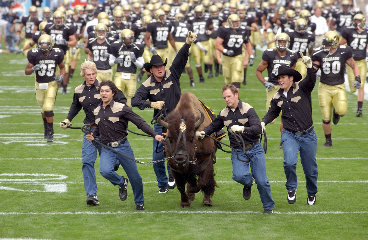 DonavonJ11's tweet photo. I'm truly honored and thankful to say I've received an offer from The University of Colorado!! #CU20 #Buffaloe @Teaguefootball https://t.co/z3hJVHnT1Z