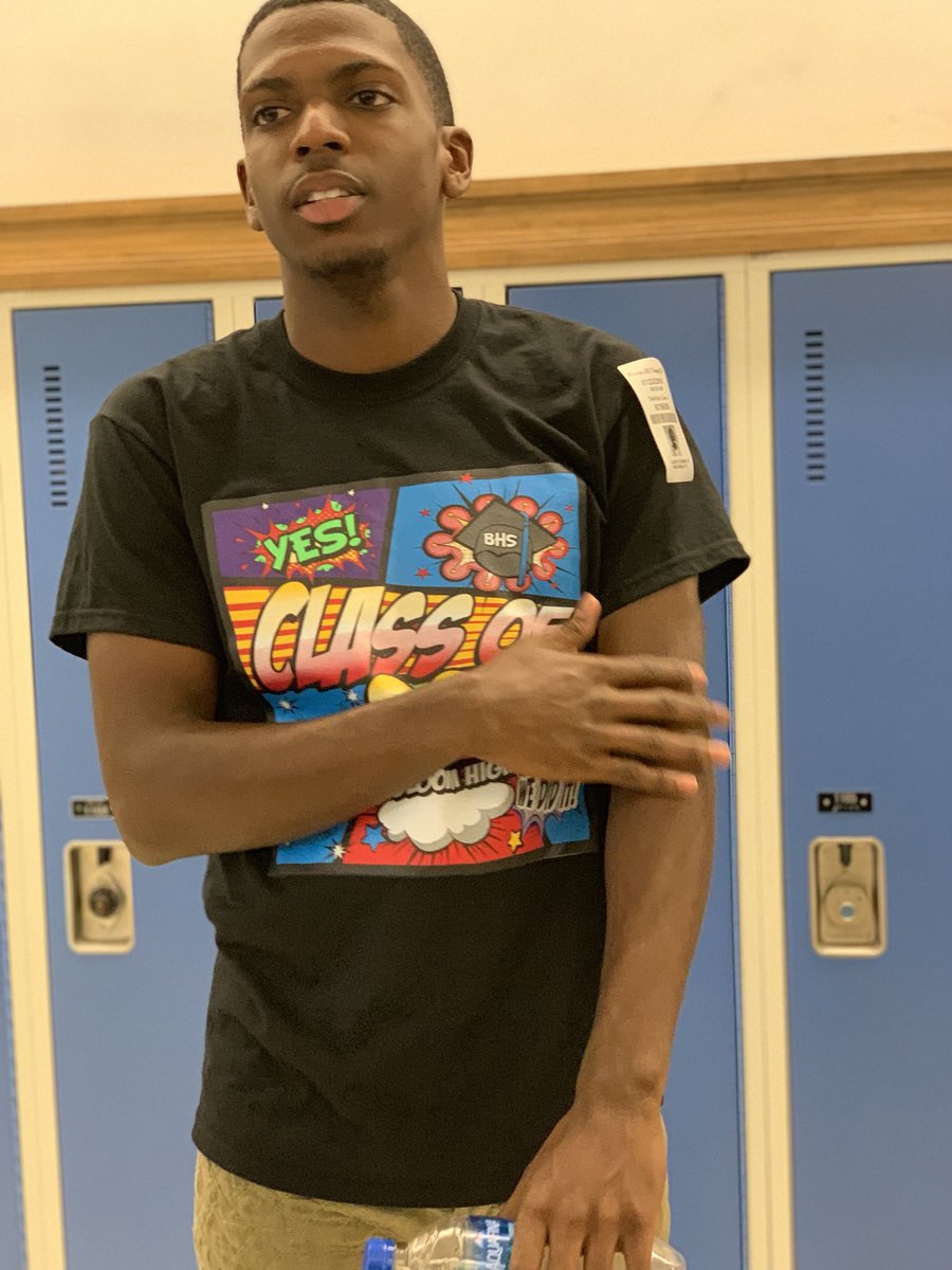 BHSSeniorClass1's tweet photo. Senior T-Shirts Class of 2019 🤩🤩 $15 in the book store ‼️ Get yours before they sell out ✅ https://t.co/040qxvTbEO