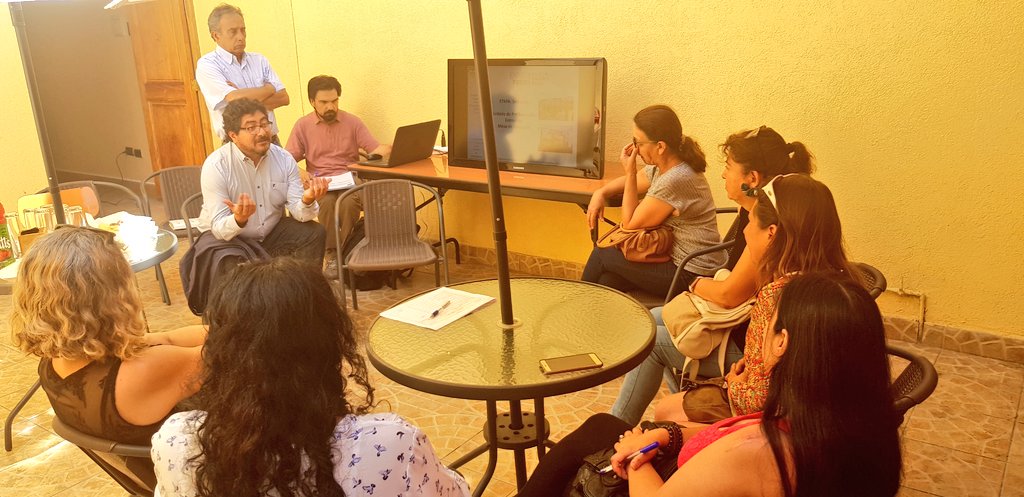 Director Regional <a href="/mauriciotorof/">Mauricio Toro Fernández</a> comparte con emprendedoras participantes de la última Expo FOSIS realizada en diciembre pasado con el objetivo de conocer balance final de las jornadas.