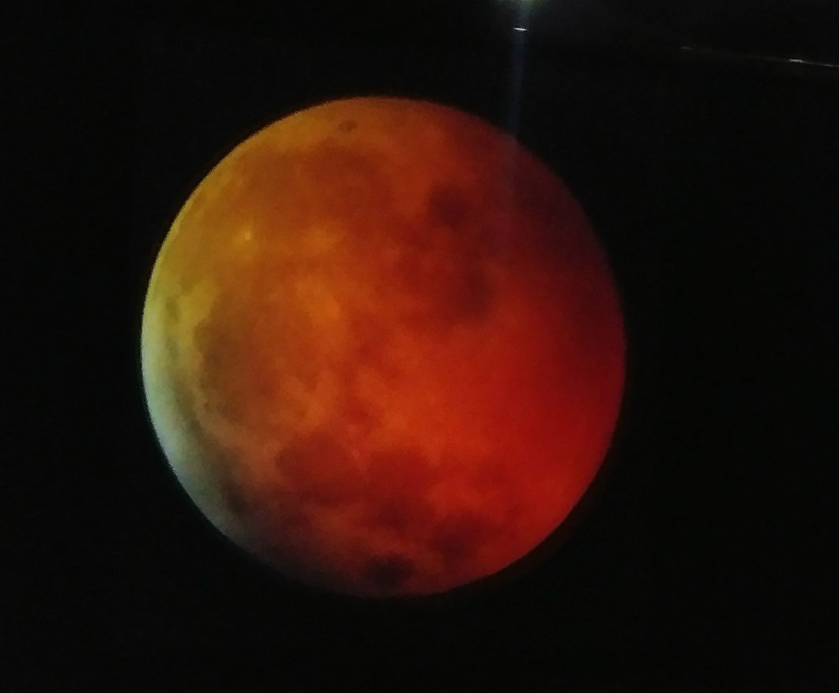 mun_artist's tweet photo. If I have been moody these past few days, it ain't my fault 😌 here is that #WoolfMoon from 3 nights ago that with the lunar eclipse unleashed havoc unto us . .
#Jan2019 #FullMoon #Supermoon
(Photo sourced from @amenaltkhan who in turn got it through her student's telescope) https://t.co/KETjevmrzX