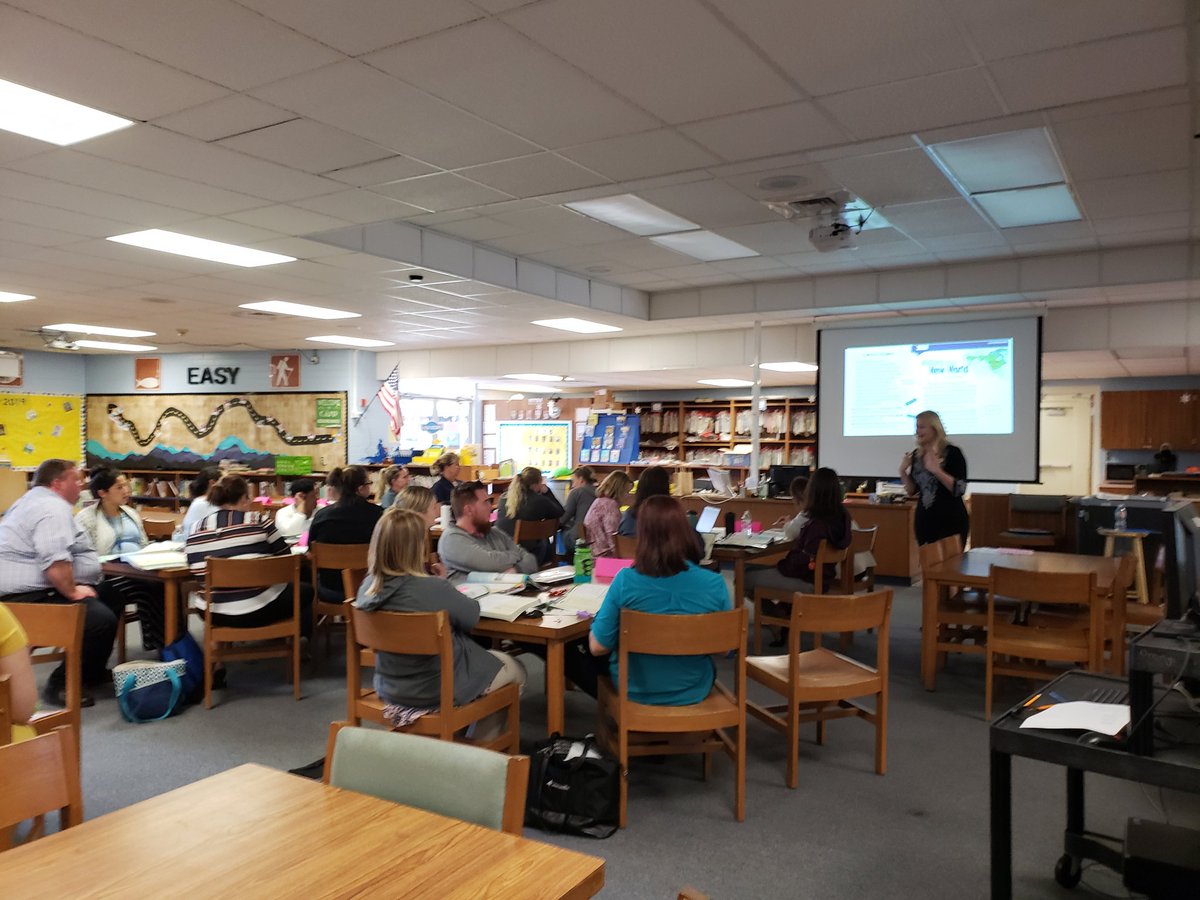 teammorrison112's tweet photo. Fabulous ERPL on small group instruction today! #readyreading #sipps #theoc #roadrunnerlife https://t.co/GEOQP58jCB