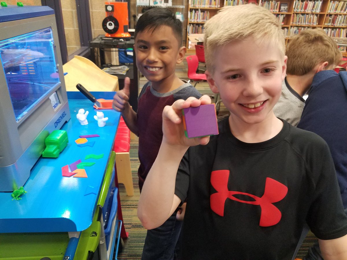 MrsPruenteCCE's tweet image. Last day of fall coding club ☹
But students got to work with the 3D printer today and learn how it worked,  they all left with a workable clamp, these 3D printed bugz have movable parts 🙂
#codingatthecastle
#ccepride 
#1MidwayScience 
#1midwaymath 
Im gonna miss this group!
