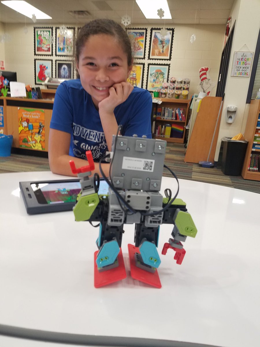MrsPruenteCCE's tweet image. Sphero races, Meebot dancing,  3D bug printing,  Tynker creations galore! Coding club had a final fall meeting bonanza! 
#codingatthecastle 
#ccepride 
#thisismidway 
@Sphero 
@JIMURobot 
@gotynker 
@UBTECHRobotics 
@CastlemanCreek