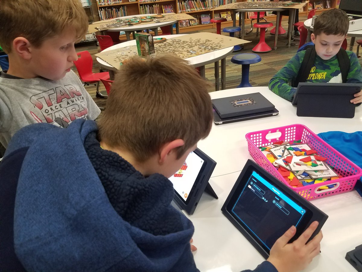 MrsPruenteCCE's tweet image. Sphero races, Meebot dancing,  3D bug printing,  Tynker creations galore! Coding club had a final fall meeting bonanza! 
#codingatthecastle 
#ccepride 
#thisismidway 
@Sphero 
@JIMURobot 
@gotynker 
@UBTECHRobotics 
@CastlemanCreek