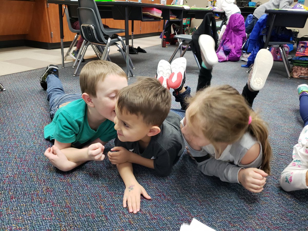 tpodlynn's tweet image. Turn and whisper to your neighbor about which number sentence is correct. And surprise! It was both! #commutativeproperty #smallgroups #mathrotations #CFISDspirit #pumapride #postmapumas @PostmaPumas