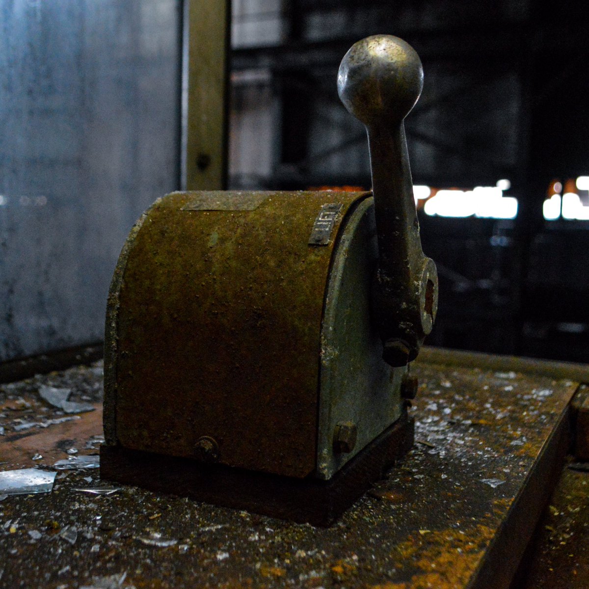 OnceOccupied's tweet photo. Urbex Under Control

******************************
👇BINGE &amp; SUBSCRIBE👇
YouTube🎥: OnceOccupied

#ohiogram #gotrespassing #grimelords_urbex #urbexworld #grimelords #factorywork #controlcenter #bandohunters https://t.co/qI4wTVKzB2