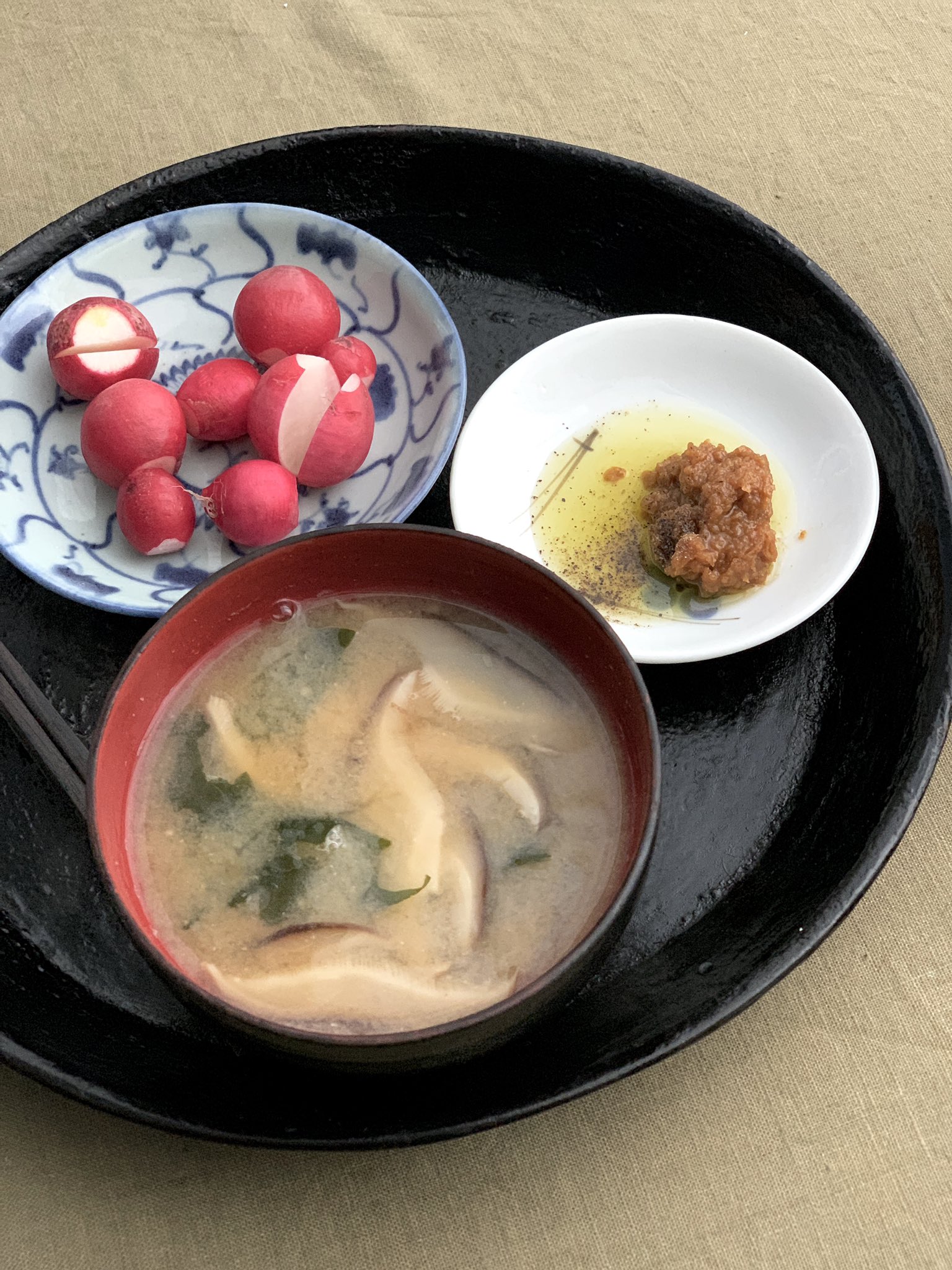 土井善晴 高知の二十日大根 お味噌 オリーブ油 黒胡椒 椎茸と若布の味噌汁 T Co 2qdrb54fad Twitter