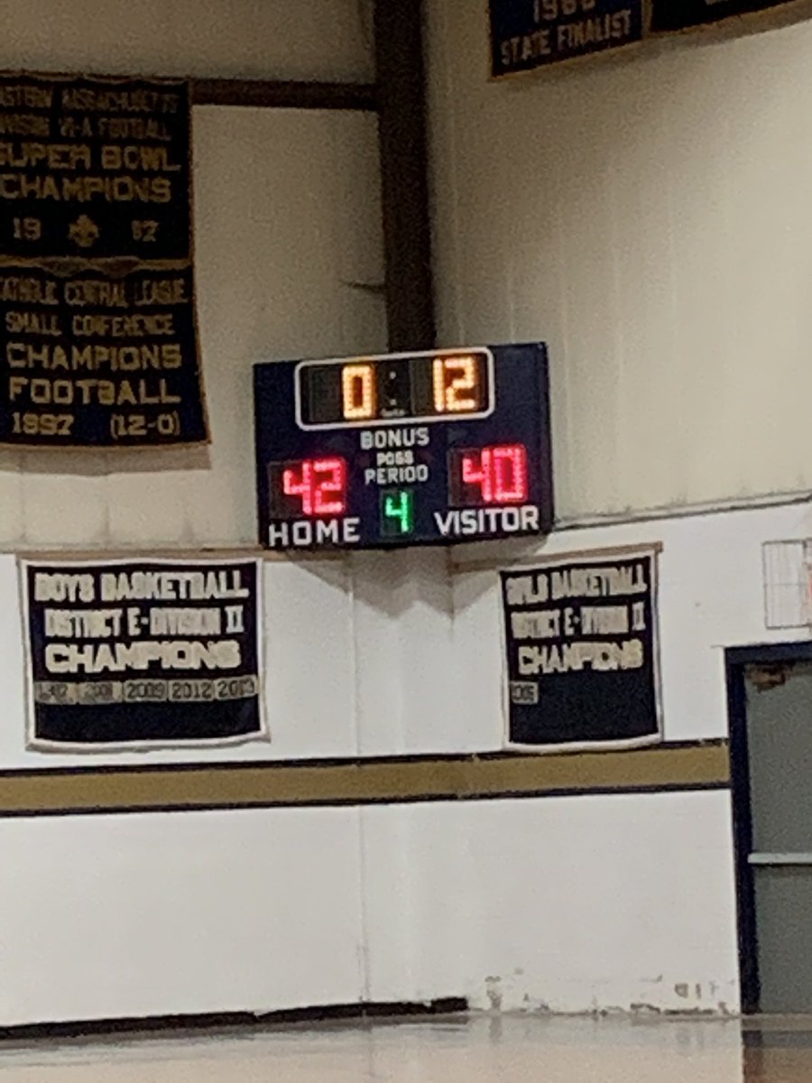 AthleticsStb's tweet photo. BVHoops win over Whitensville 42-40 ππGreat game! #Waytoworkhard #STBpride @StBernardsCCHS https://t.co/8hhL6JxtG8