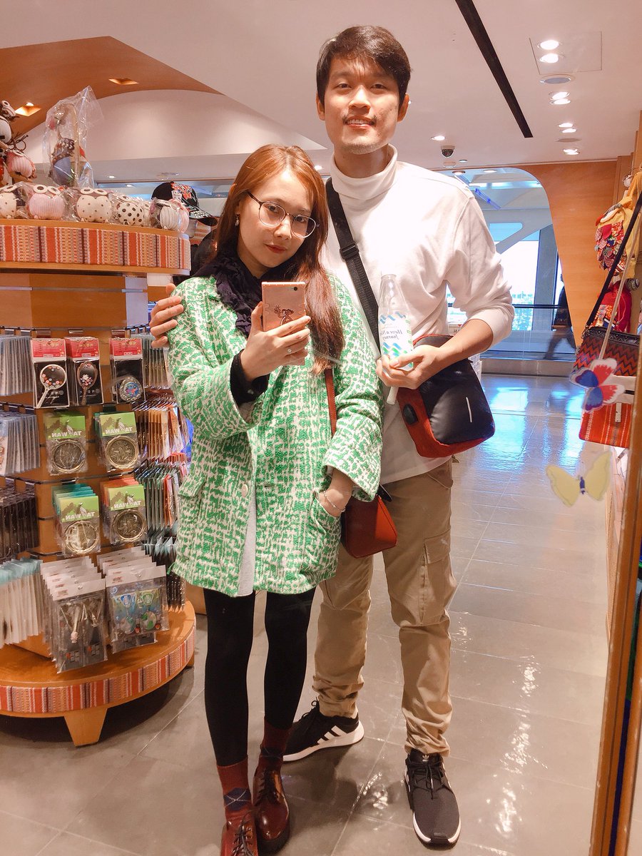 appleeeex's tweet image. I can finally call you my fiancé 💍