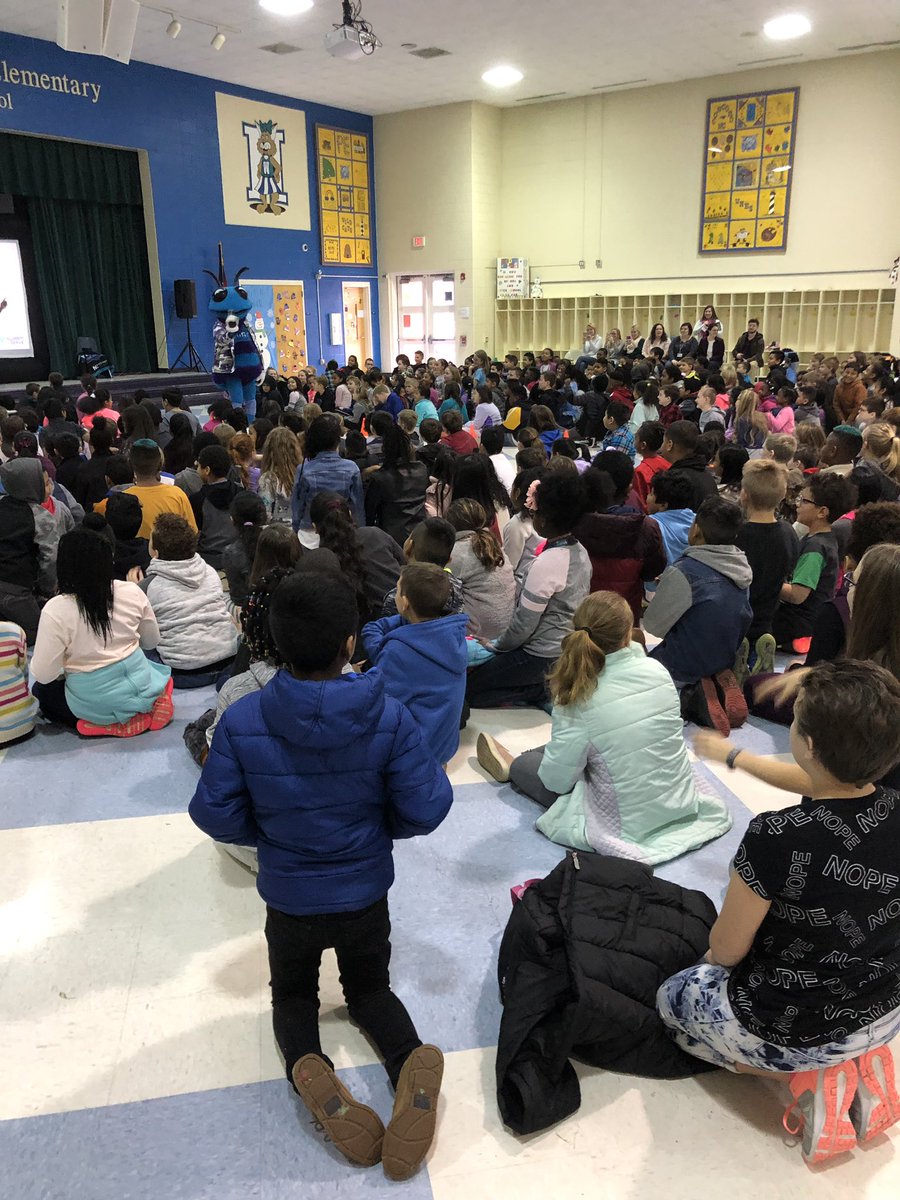 AnnaAAP13's tweet photo. Thank you @HugoTheHornet &amp; The Hornets Book Bus for coming to celebrate reading and positive behavior with the @WHE_Whiskers 3rd and 4th graders today!! The students (&amp; the teachers) had so much fun. https://t.co/LLCTUFoPK4