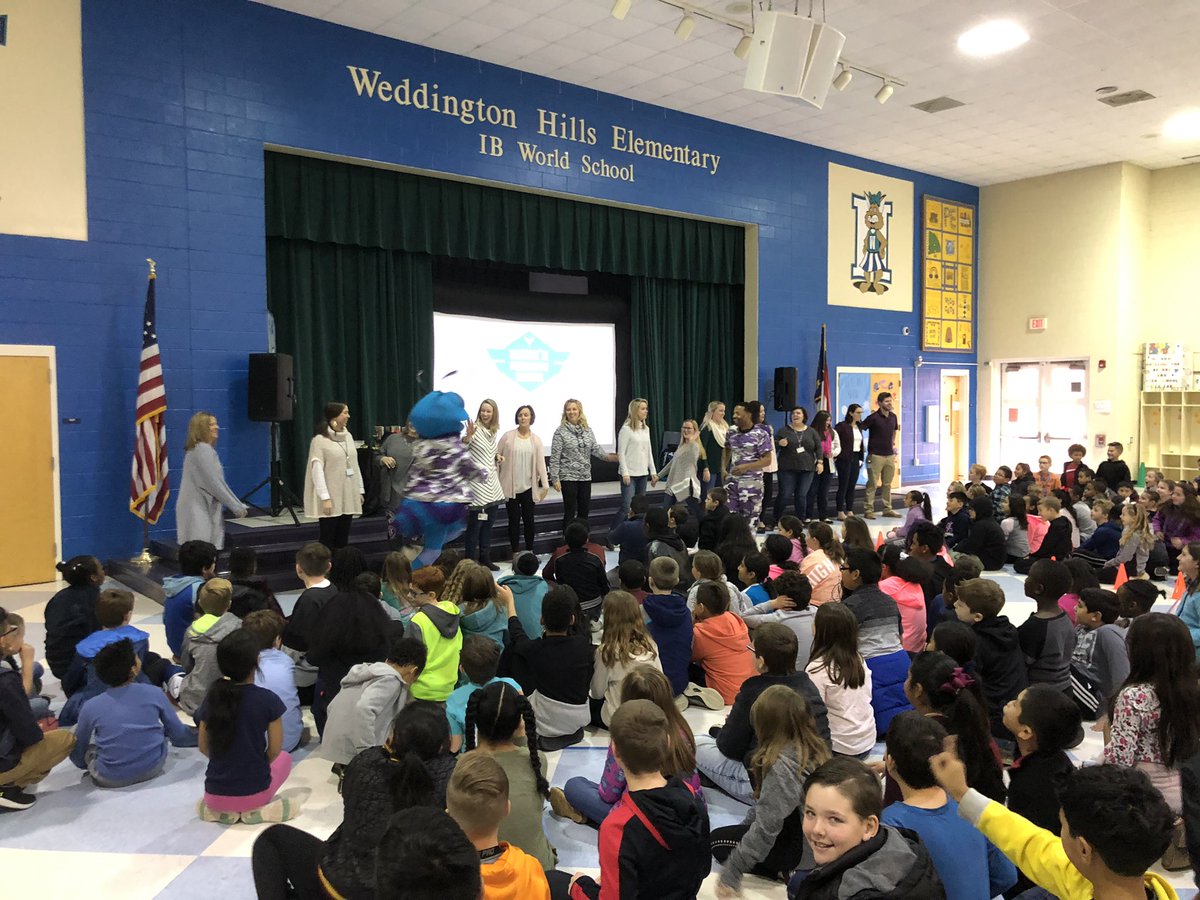 AnnaAAP13's tweet photo. Thank you @HugoTheHornet &amp; The Hornets Book Bus for coming to celebrate reading and positive behavior with the @WHE_Whiskers 3rd and 4th graders today!! The students (&amp; the teachers) had so much fun. https://t.co/LLCTUFoPK4