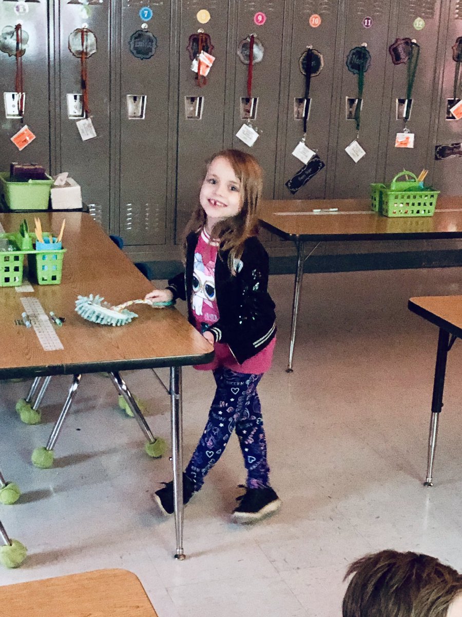 elementarywithB's tweet photo. Service with a smile! 😃
#hardworkers #welovetohelp
#cleanclass
@NatcherElem https://t.co/Fy6DSx6qEG