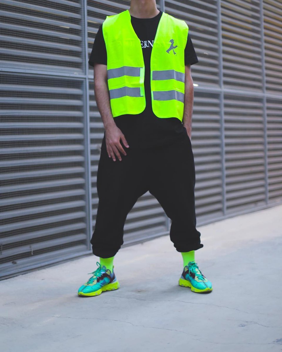 Amadou K. on Twitter: Il a pas la classe ce gilet jaune en Nike React  Element 87 ? Le Sneaker Comedy Club (janvier 2019) u003du0026gt;  https://t.co/yjuHeMLftB https://t.co/06p78L0bfI / Twitter