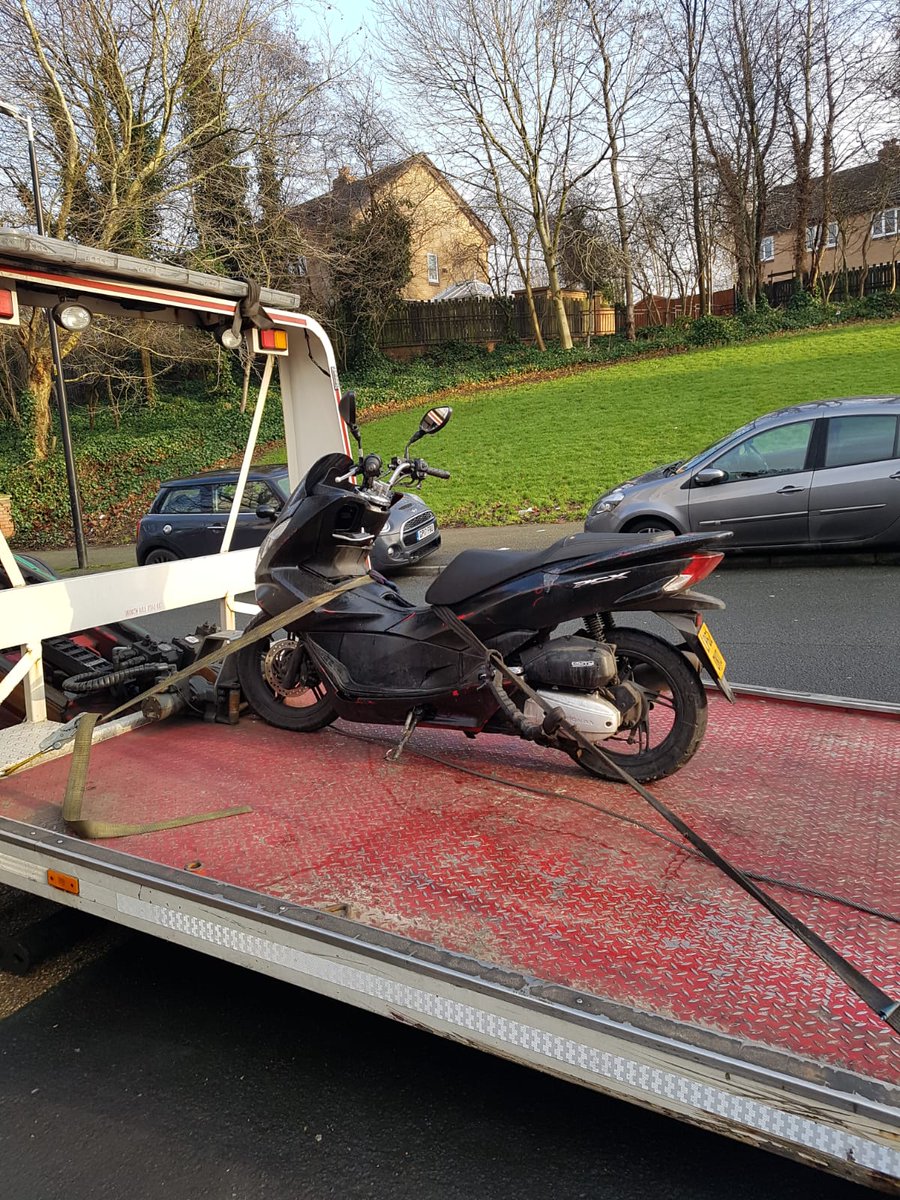 GMPSalford's tweet photo. This motorbike was recovered on ARLINGTON STREET, TRINITY this afternoon by Broughton PCSO's. The bike was suspected of being used by criminals in the Chapel Street areas today...PLEASE KEEP AN EYE OUT for any motorbikes in the area. If seen ring 101 ๐...#GMPSalford #MSASP https://t.co/frk2AOSMKV