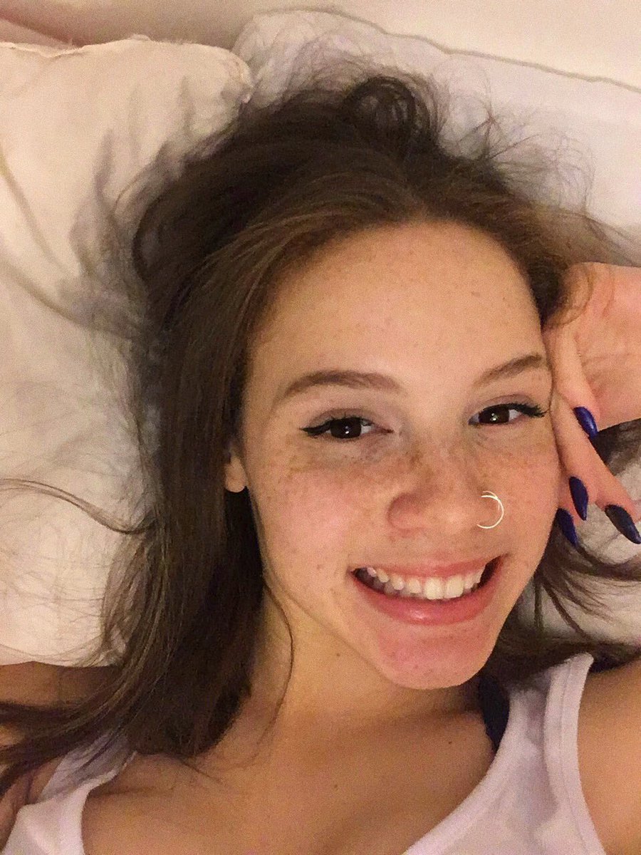 nevakers_'s tweet photo. is it ok to tweet out selfies that have 0 relevance what so ever https://t.co/i4As316keT