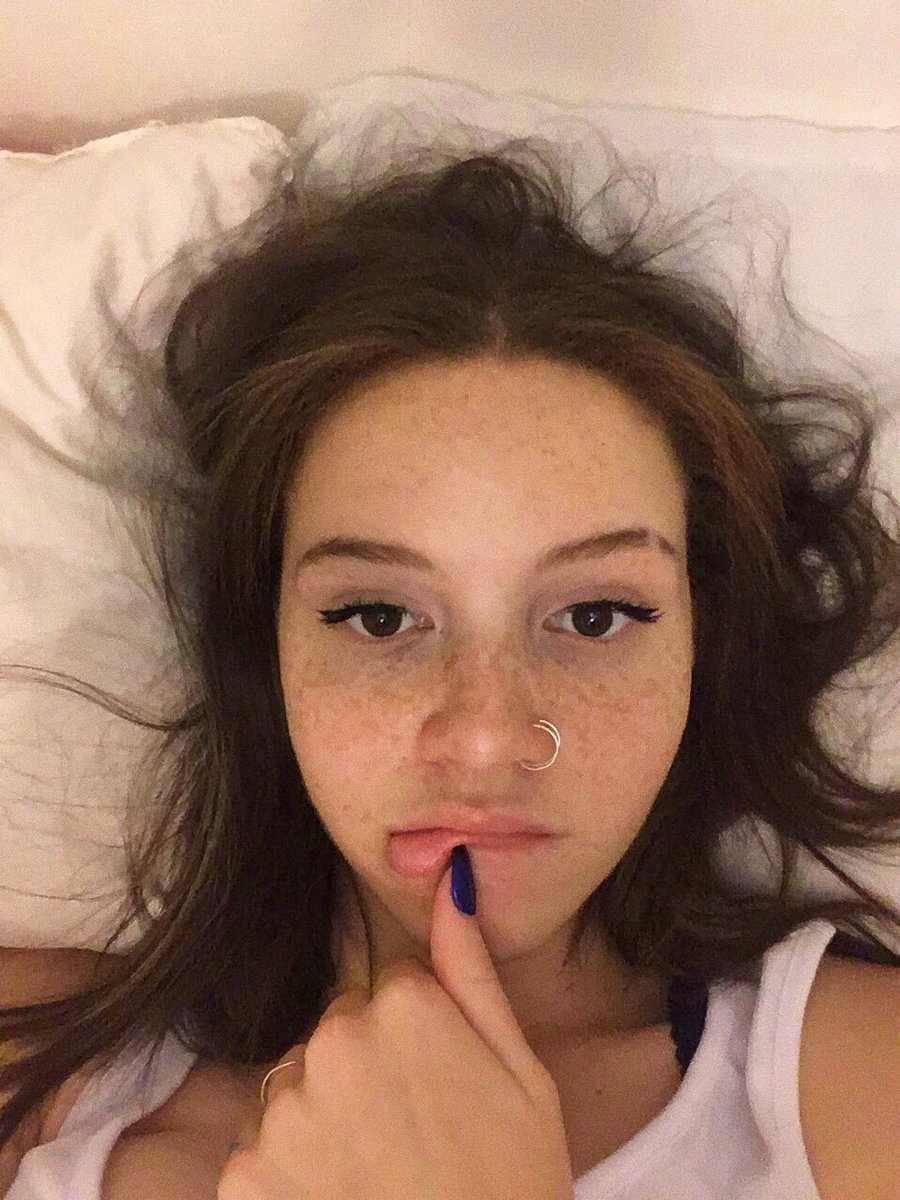 nevakers_'s tweet photo. is it ok to tweet out selfies that have 0 relevance what so ever https://t.co/i4As316keT