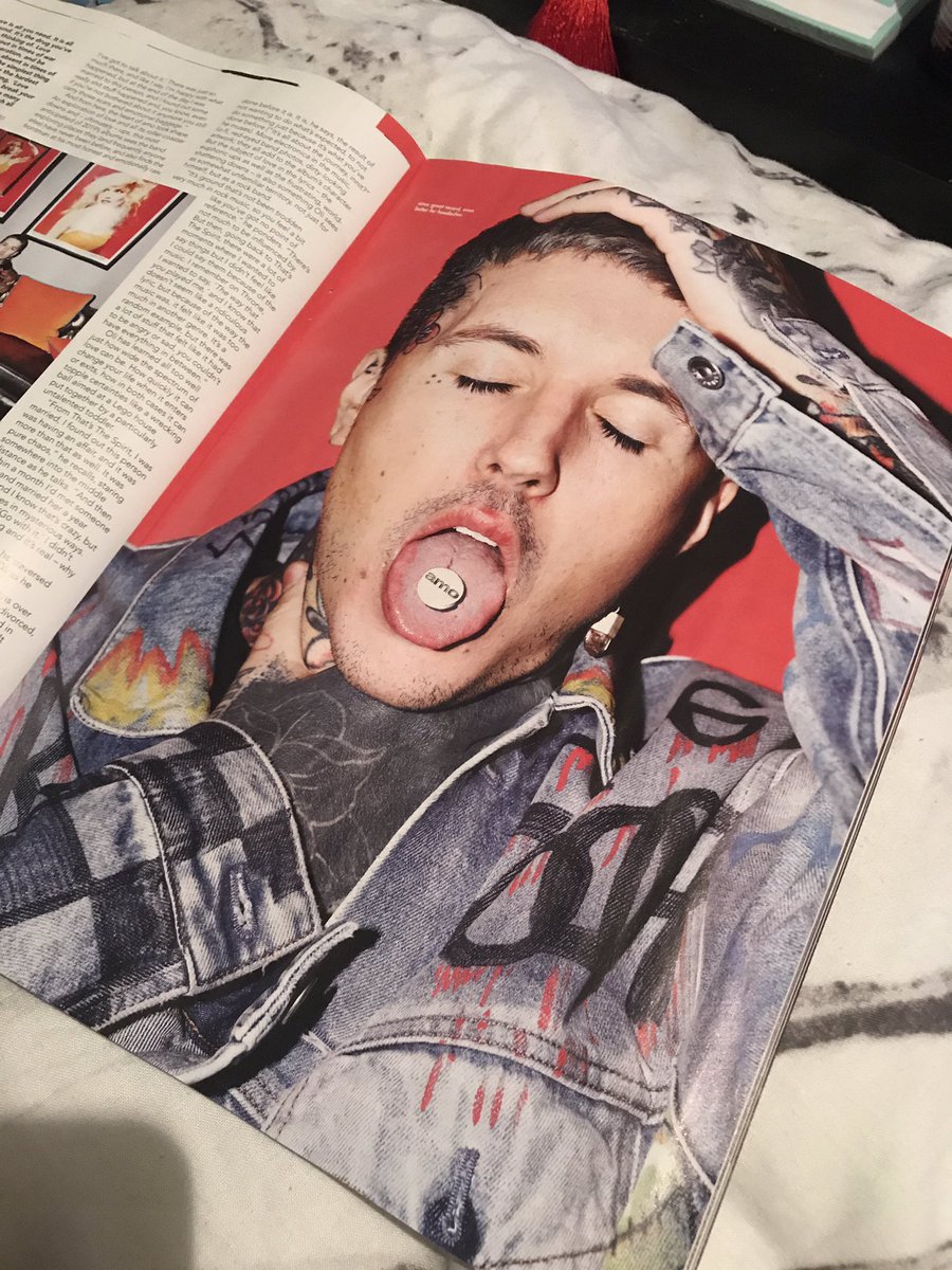_SkeletalRoses's tweet photo. OKAY. WAIT A MINUTE. 

How fucking 🔥🔥🔥 are these photos of @olobersyko in the new issue of @KerrangMagazine?!?!

YASS OLI, SLAY 👏🏻💕 https://t.co/odOQkc5G1A