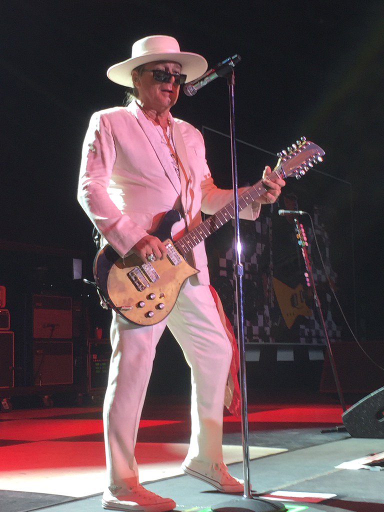 Happy Birthday to one of the best frontmen ever, Robin Zander!  