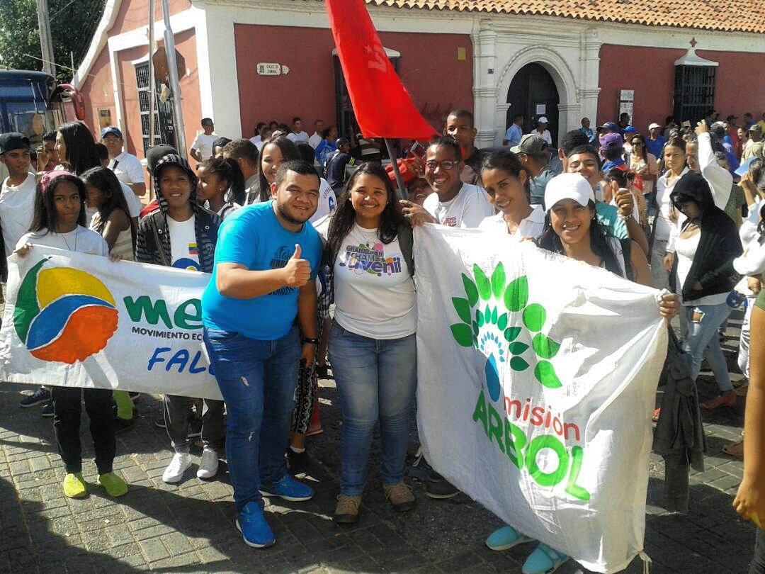 ¡Somos alegría, somos mayoría, somos el pueblo de Hugo Chavez Fría! 💪
🌎ECOSOCIALISTAS CON MADURO🌎
#LasCallesSonDelChavismo 💪  Somos #LealesSiempreTraidoresNunca 💪 
@nicolasmaduro @miecosocialismo  @fundamiarbol @willimedina08 @wilmervasquezm @vclarkb