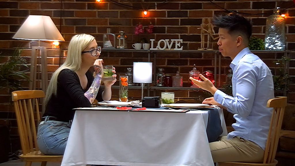 cuatro's tweet photo. GQ repite en #FirstDates820 y comete los mismos errores: “Solo hablaba de sexo” https://t.co/A9YSgHoK3Q https://t.co/vXXZSxZtfU