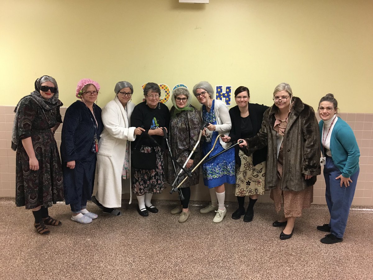 MCSCSchools's tweet photo. 100 days of school celebration @westviewes! #makinglearningfun https://t.co/xN0WSzSDL1