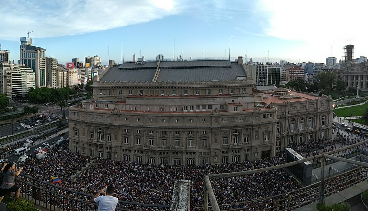 aeleanis's tweet image. Venezolanos en Buenos Aires, Argentina también nombran a @jguaido como Presidente. En la unión está la fuerza #GritemosConBrio Foto: Eleanis Andrade