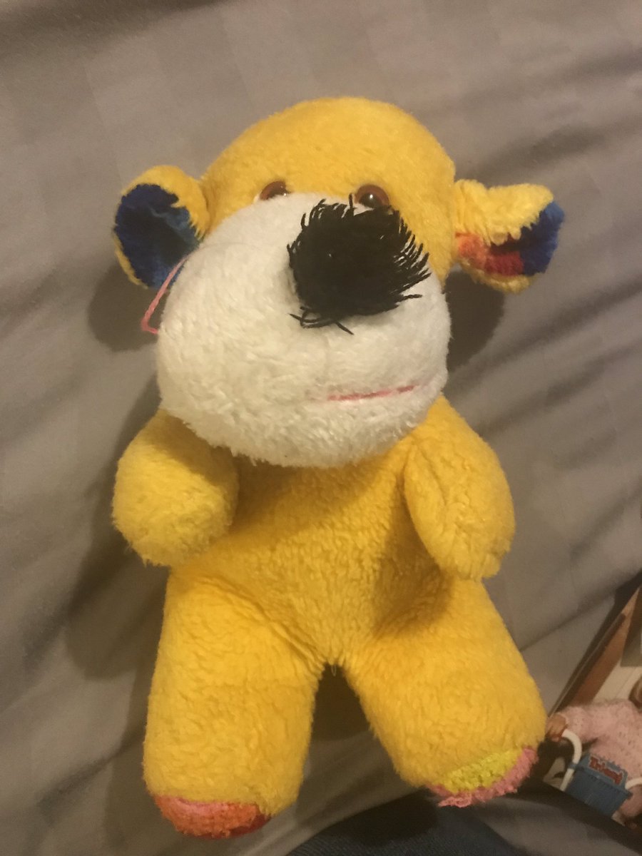 DAyresSolicitor's tweet image. Youngest is learning about “the olden days” &amp;amp;asked if I had any pictures or anything “weally old” of mine to take in! All I could find was the bear my dad bought the day I was born&amp;amp;my old school bag keyrings! Sorry Becks, guess that makes you “really old” too! #theoldendays