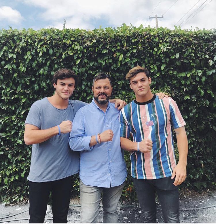 MoonMadness__'s tweet photo. @EthanDolan @GraysonDolan I miss you guys so much Ik you’re going through a lot but we all love you so much and will be there for you through everything pls take your time and don’t rush coming back we understand💜💜💜
#ethandolan #GraysonDolan 
#ripseandolan 😭❤️ https://t.co/kLZmPtKl3v