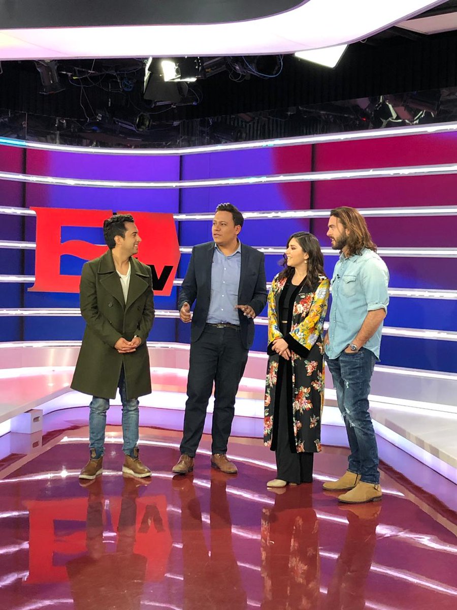 Nuestros amigos de #ExcélsiorTV recibieron un pleito entre <a href="/MirreyesGodinez/">Mirreyes VS Godínez</a>, protagonizado por <a href="/dibovio/">Diana Bovio</a>, <a href="/DnielTovar/">Daniel Tovar</a> y <a href="/PabloLyle/">Pablo Lyle</a>. ¡Mil gracias, <a href="/Excelsior/">Excélsior</a>!