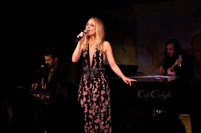 nyccitiview's tweet photo. Check out @WillFriedwald's preview of @DiannaAgron at the @CafeCarlyle in #NYC! Performances now thru Feb. 2nd. Read it here now: https://t.co/VtQgapZ5y9 https://t.co/zBCXIJW5js