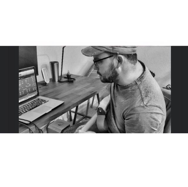 hereauxmusic's tweet image. Tracking our new demo.

#newmusic #projectstudio #epk #Greenwich #greenwichmusic #indierock #altrock #alternativerock #raleigh #raleighnc #raleighmusic #band #timeandspace #bnw #blackandwhite #ComingSoon #DIY