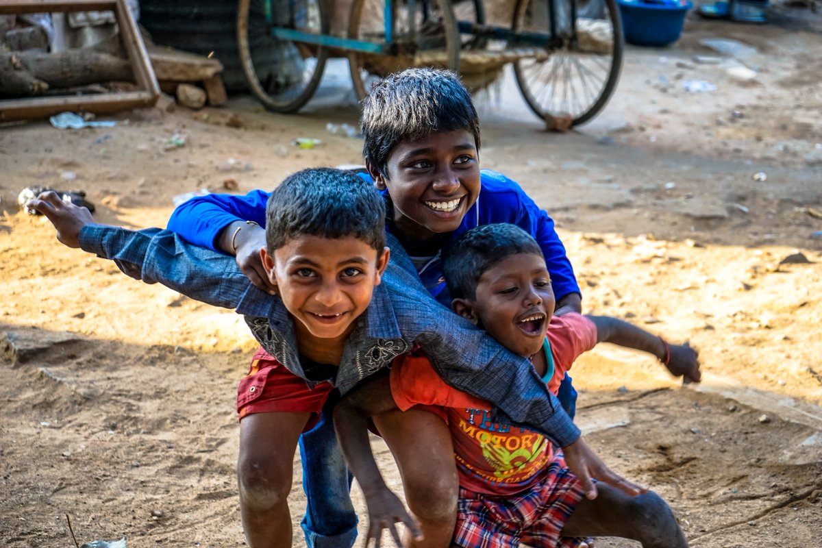 WeDropThing's tweet image. Dirt rich. (The case for travel.)